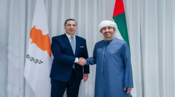 عبد الله بن زايد يبحث مع وزير خارجية قبرص تعزيز الشراكة الاستراتيجية